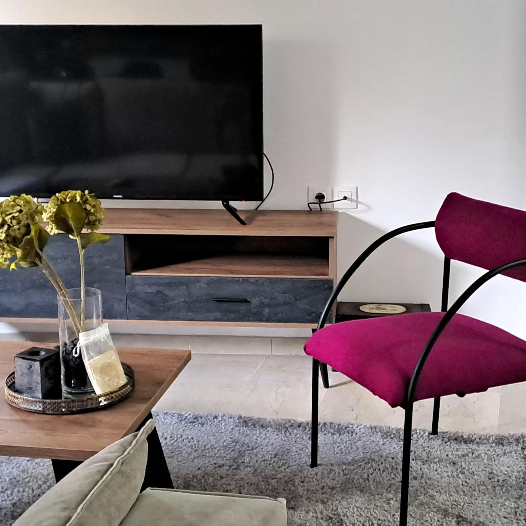La Maisonette, Center *